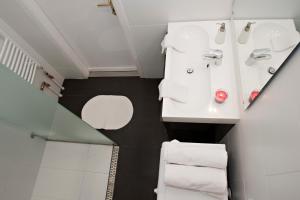 Kúpeľňa v ubytovaní Astoria Balcony Apartment