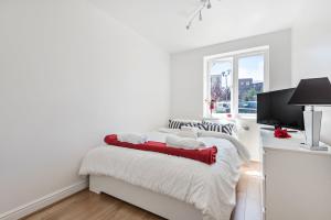 Gallery image of 2 Bed Flat, Dedicated workspace, Parking, 4KTV in London