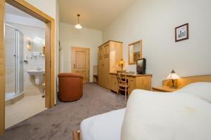 Postel nebo postele na pokoji v ubytování Hotel Zlaty Lev
