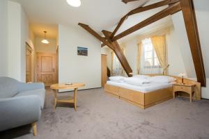 Postel nebo postele na pokoji v ubytování Hotel Zlaty Lev