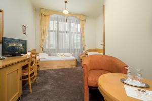 Postel nebo postele na pokoji v ubytování Hotel Zlaty Lev