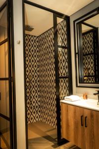 a bathroom with a mirror, sink, and bathtub at HOTEL CAVALTA in Medellín