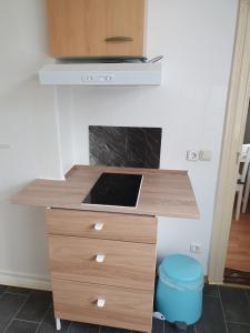 a kitchen with a stove and a counter top at Ferienwohnung 2 in Glindow