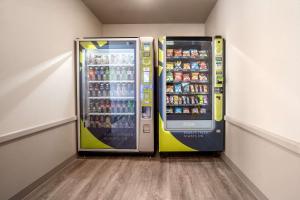 Φωτογραφία από το άλμπουμ του WoodSpring Suites Naples West σε Naples