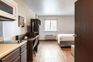 Gallery image of WoodSpring Suites Naples in Naples