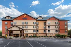a hotel with a parking lot in front of it at Comfort Inn & Suites Branson Meadows in Branson