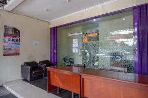 Fotografie z fotogalerie ubytování RedDoorz near Universitas Diponegoro Semarang 2 v destinaci Semarang