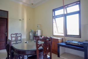 Fotografie z fotogalerie ubytování RedDoorz near Universitas Diponegoro Semarang 2 v destinaci Semarang