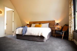 Un pat sau paturi într-o cameră la Glenlowren