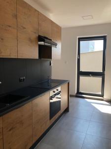 Kuchnia lub aneks kuchenny w obiekcie Apartamenty Dworcowa 45