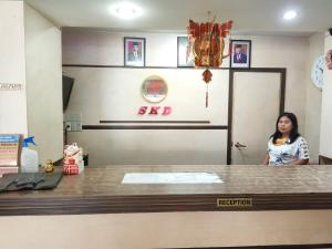 a woman standing at the counter of a restaurant at Hotel Srikandi in Dumai