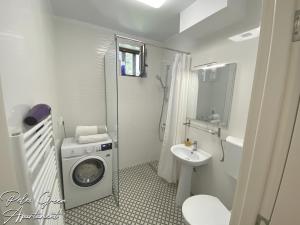 Vonios kambarys apgyvendinimo įstaigoje Peles Green Apartment