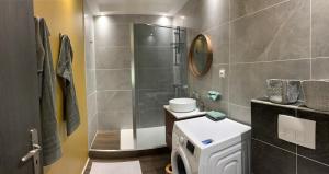 Un baño de Sublime vue, standing, spacieux, atypique 6 fotos más