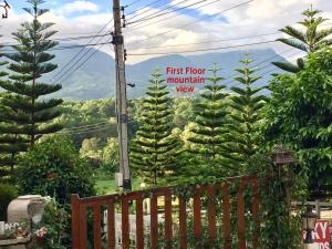 a first floor mountain way sign in front of some trees at KHAO KHO SKY WINDS in Khao Kho