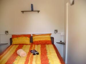 A bed or beds in a room at Victoria mobilehome in camping Stella del Sud