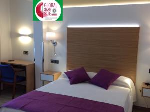 Postel nebo postele na pokoji v ubytování Hotel La Noyesa *** Superior