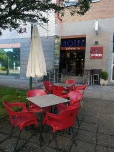 Reštaurácia alebo iné gastronomické zariadenie v ubytovaní Hotel Cuéntame