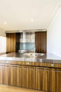 A kitchen or kitchenette at Sunset Marina Holiday Homes