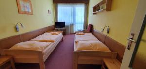 Postel nebo postele na pokoji v ubytování Hotel Poprad