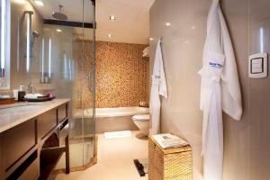 Et badeværelse på Dusit Thani Laguna Phuket - SHA Extra Plus