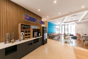 ห้องอาหารหรือที่รับประทานอาหารของ Holiday Inn Express Shanghai Tangzhen, an IHG Hotel