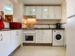 Kuchnia lub aneks kuchenny w obiekcie Albatros Playa 3 - 4908