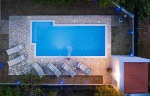 an overhead view of a large swimming pool with at Villa Paradise in Prgomet
