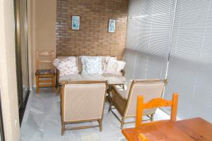 a room with a table and chairs and a couch at Paraiso XI 1 Alquilevante in Benidorm
