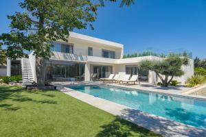 Bazén v ubytovaní Graham Holiday Rentals - Les Bassetes alebo v jeho blízkosti