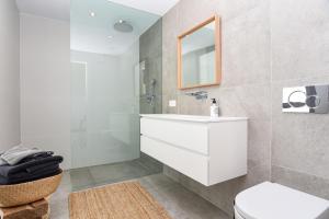 Kúpeľňa v ubytovaní Graham Holiday Rentals - Les Bassetes