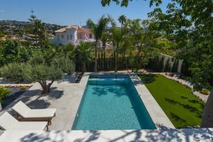 Bazén v ubytovaní Graham Holiday Rentals - Les Bassetes alebo v jeho blízkosti