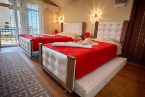 A bed or beds in a room at Studios Xanthipi