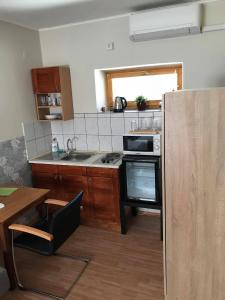 A kitchen or kitchenette at Hunyadi Panzió-Apartman