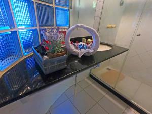 a glass counter with a basket on top of it at Pousada Amancay in Búzios