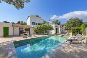 Πισίνα στο ή κοντά στο Stunning Villa C'an Payeras
