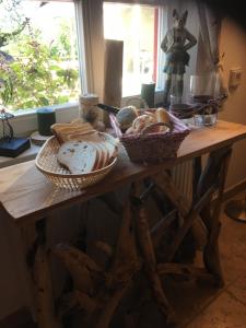 Jedlo v ubytovaní bed & breakfast alebo blízkom okolí