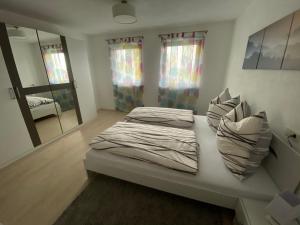 Posteľ alebo postele v izbe v ubytovaní Apartments Oberhollenzer