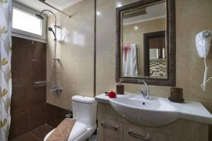 A bathroom at Studios Xanthipi