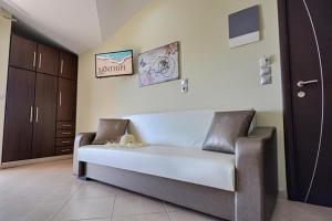 A bed or beds in a room at Studios Xanthipi