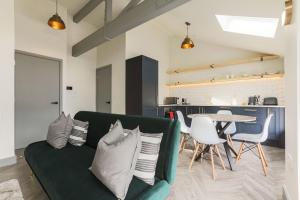 Goodstay Apartments by Urban Space的厨房或小厨房