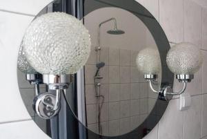 Koupelna v ubytování KLASSIK Design-Luxus-Apartment, Nahe Marktplatz + 35 fotografií