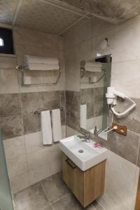 Koupelna v ubytování Marbes HOTEL + 37 fotografií