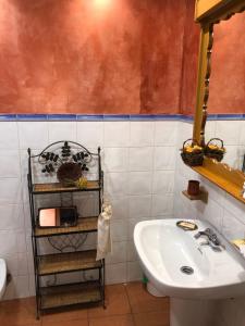 Kúpeľňa v ubytovaní Casa rural Pérez Martín + 37 fotografií