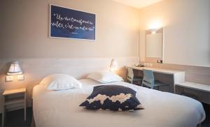 Postel nebo postele na pokoji v ubytování Ace Hotel Riom