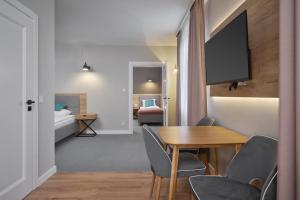 Posteľ alebo postele v izbe v ubytovaní Apartamenty Queen