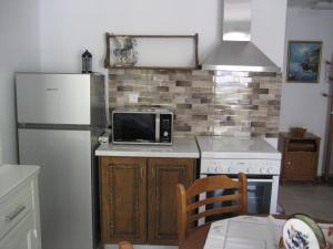 Foto da galeria de Nostalgia Apartment A in Sami 50 metres from the sea em Sami mais 84 fotos