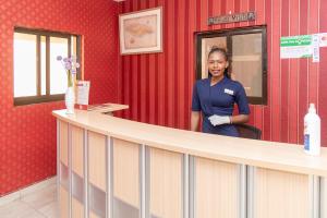 Členové personálu v ubytování Joy Palace Hotel