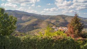 Pogled na planine ili pogled na planine iz vikendica