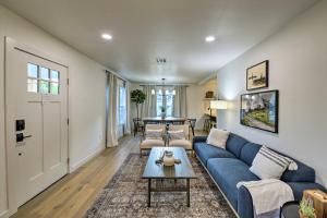 אזור ישיבה ב-Modern Charm Home Less Than 3 Miles to Magnolia Market!