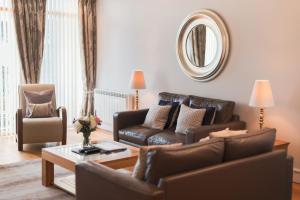 Highland Apartments by Mansley